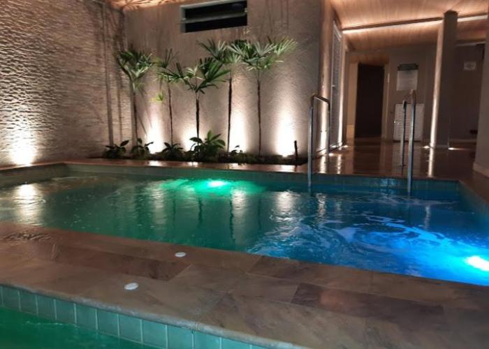 Apartamento com piscina aquecida e churrasqueira