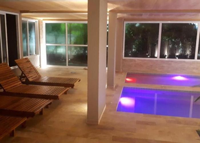 Apartamento com piscina aquecida e churrasqueira