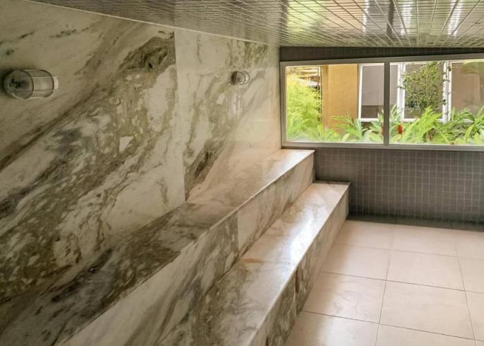 Apartamento com piscina aquecida e churrasqueira