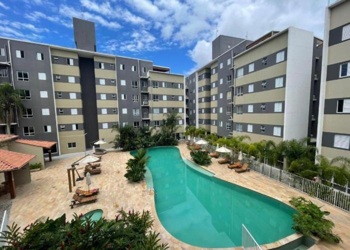 Apartamento com piscina aquecida e churrasqueira