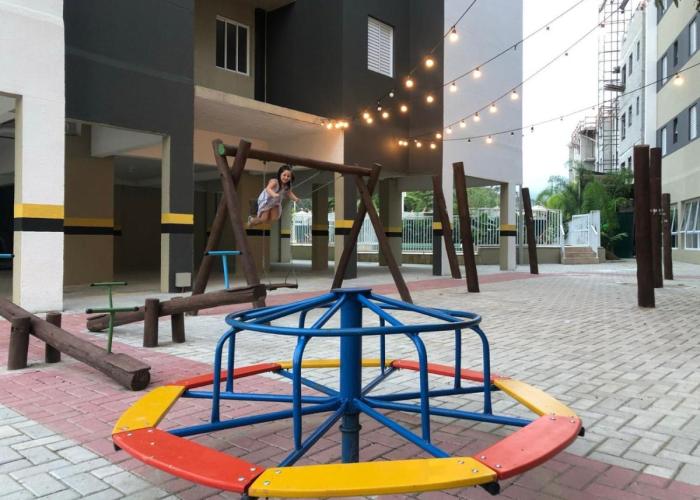 Apartamento com piscina aquecida e churrasqueira