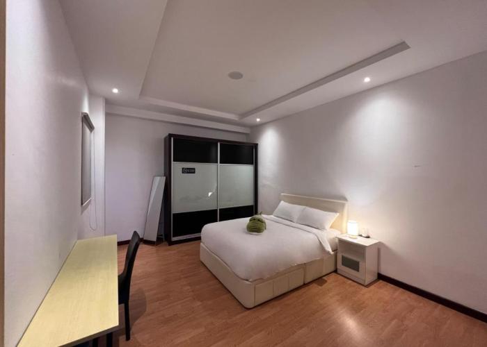 Super Comfy BIG SPACE Condo In Imperial Suites Boulevard Mall