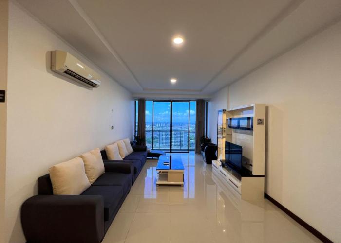 Super Comfy BIG SPACE Condo In Imperial Suites Boulevard Mall
