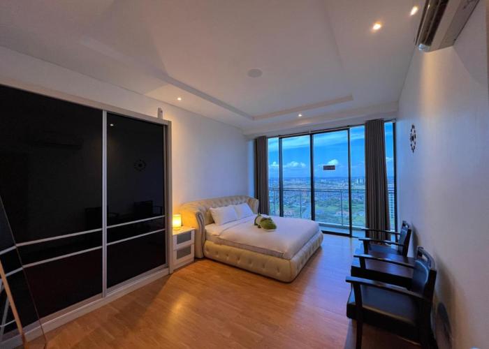 Super Comfy BIG SPACE Condo In Imperial Suites Boulevard Mall