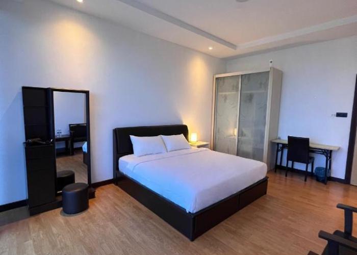 Super Comfy BIG SPACE Condo In Imperial Suites Boulevard Mall