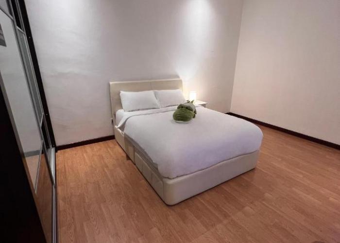 Super Comfy BIG SPACE Condo In Imperial Suites Boulevard Mall