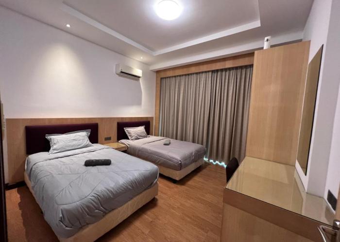 Super Comfy BIG SPACE Condo In Imperial Suites Boulevard Mall