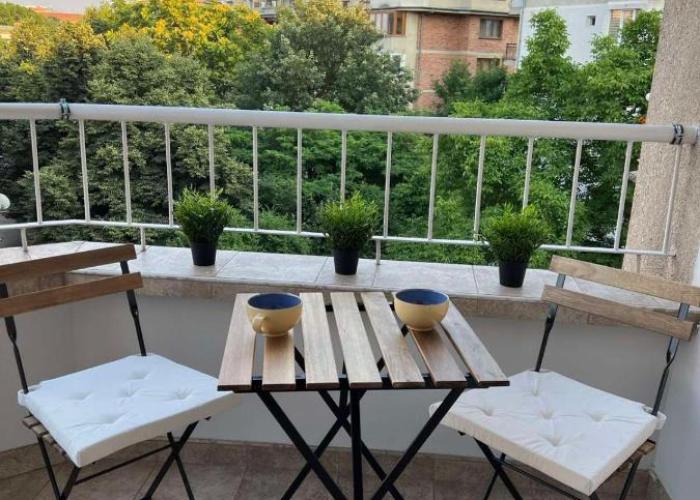 Lugano Couples Quiet Apt w Free Street Parking