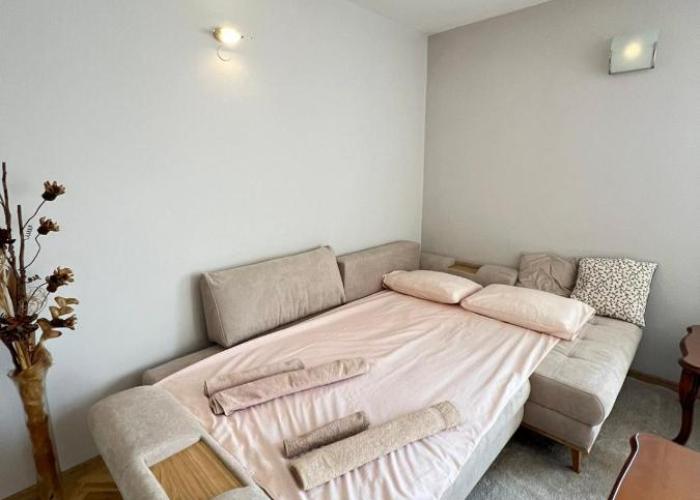 Lugano Couples Quiet Apt w Free Street Parking