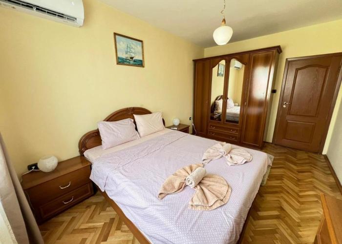 Lugano Couples Quiet Apt w Free Street Parking