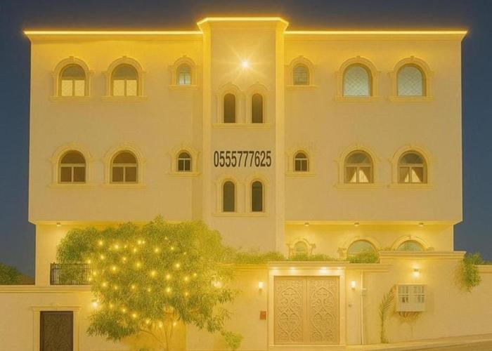 شقه 3 غرف نوم وصاله ومجلس واطلاله Three bedroom apartment, living room, sitting room and view