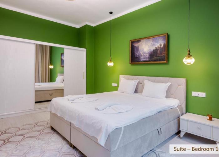 Super Central Stylish Suite & Studio with Shared Terrace by Flat Mаnager