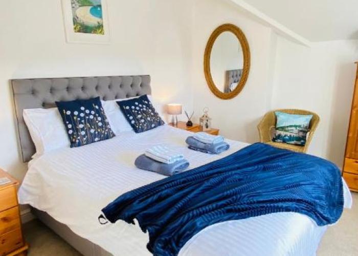 The Hillocks, Looe - Two Bedroom House with Fabulous Views of Looe Town and Harbour