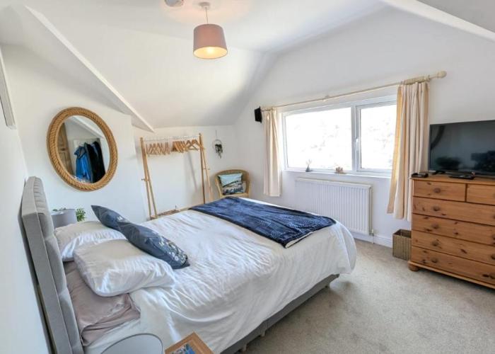 The Hillocks, Looe - Two Bedroom House with Fabulous Views of Looe Town and Harbour