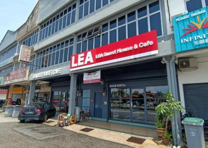 LEA GUEST HOUSE & CAFE Lukut