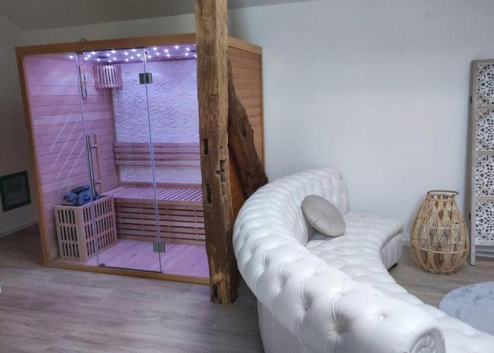 Loft blanc (baignoire balnéo et sauna)
