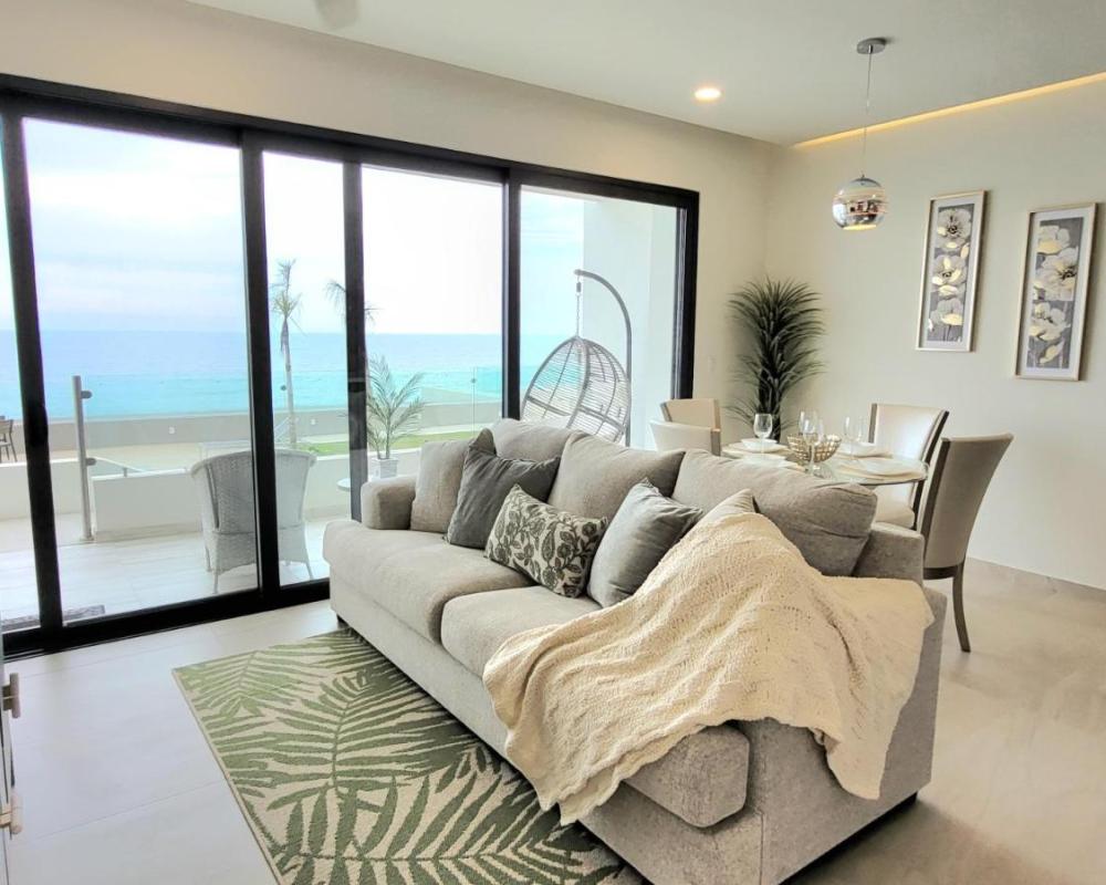 фото Seafront Condo Pool and Jacuzzi