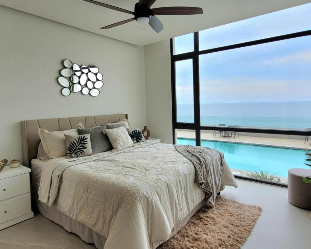 фото Seafront Condo Pool and Jacuzzi