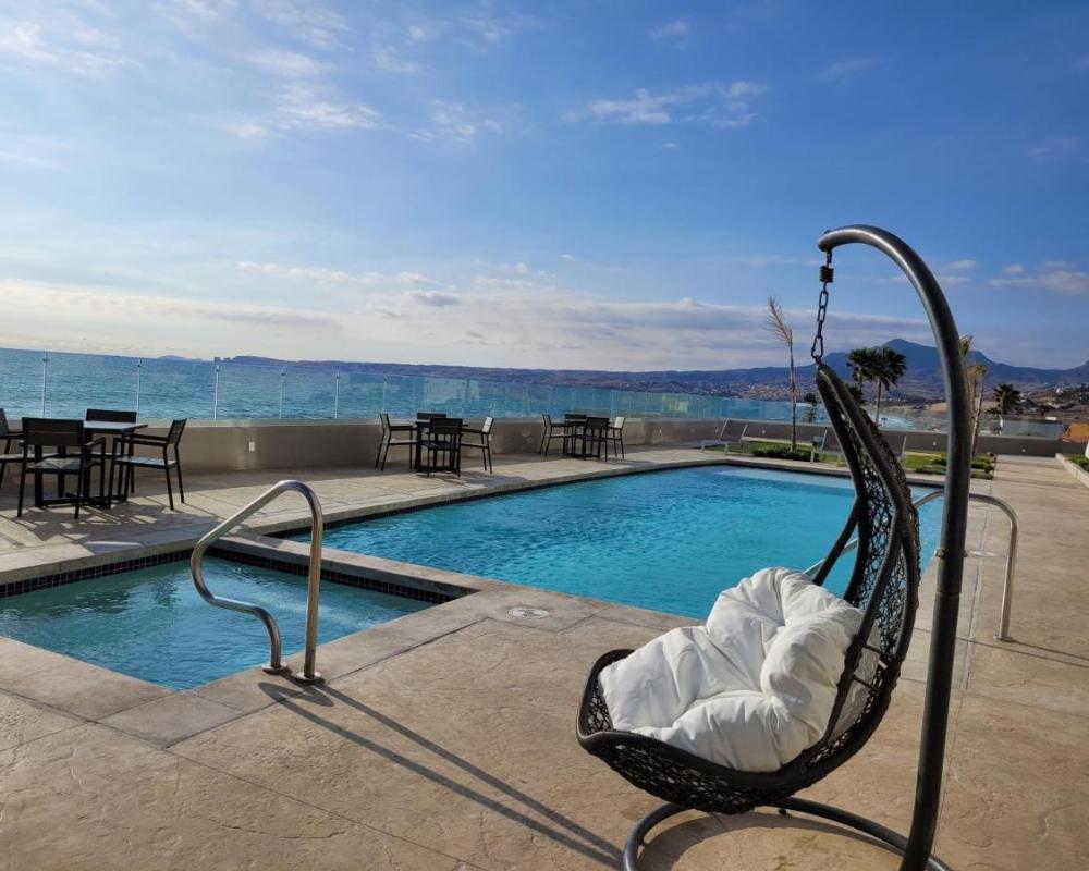фото Seafront Condo Pool and Jacuzzi