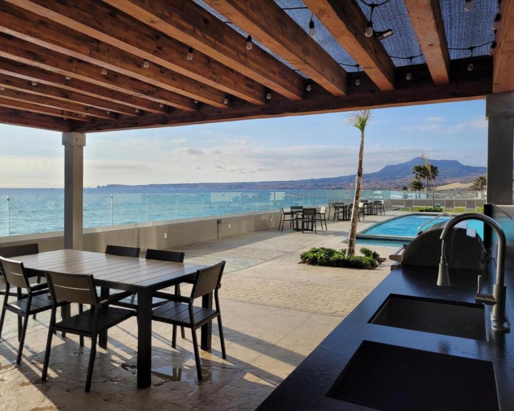 фото Seafront Condo Pool and Jacuzzi