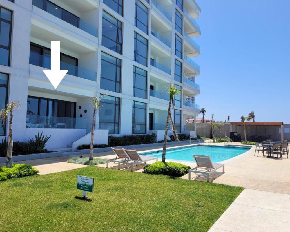 фото Seafront Condo Pool and Jacuzzi