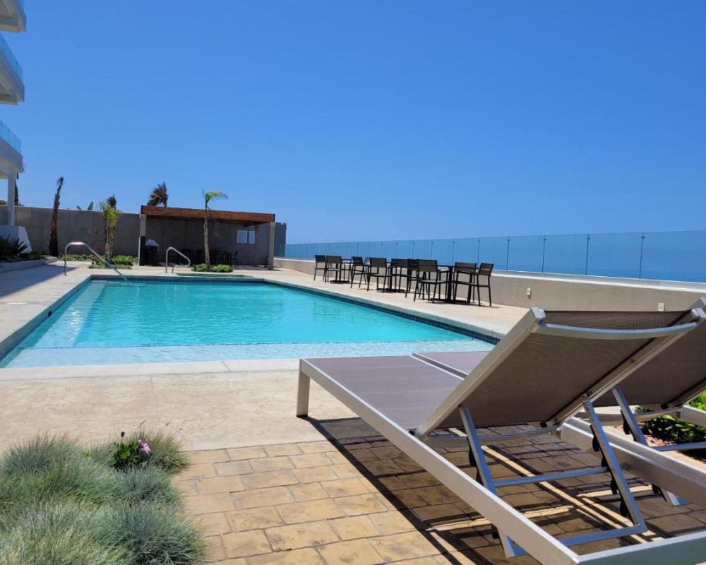 фото Seafront Condo Pool and Jacuzzi