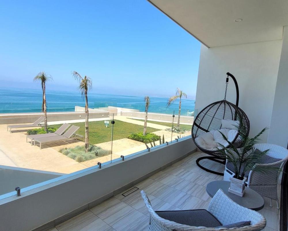 фото Seafront Condo Pool and Jacuzzi
