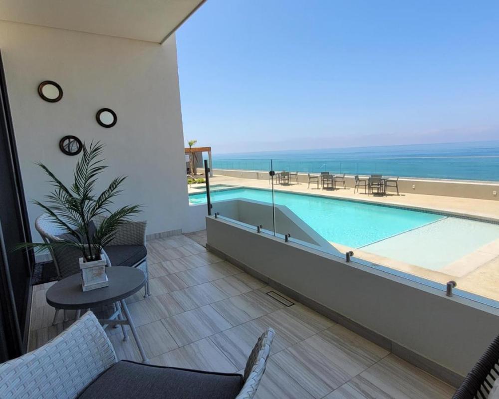 фото Seafront Condo Pool and Jacuzzi