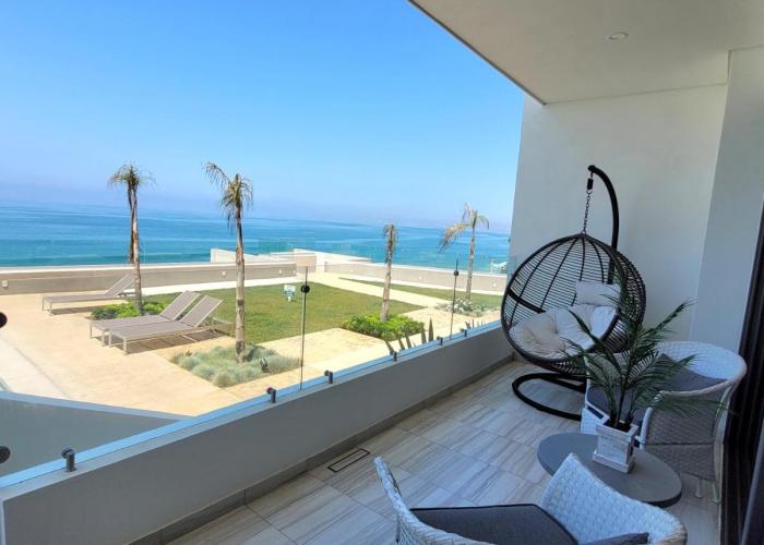 Seafront Condo Pool and Jacuzzi
