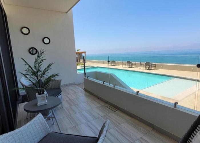 Seafront Condo Pool and Jacuzzi