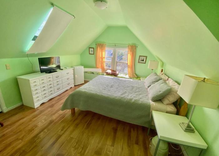 Cozy 1-bedroom loft with falls view 4mins to falls