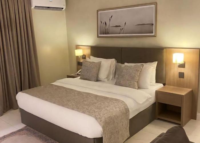 Knightsbridge Hotel & Suites