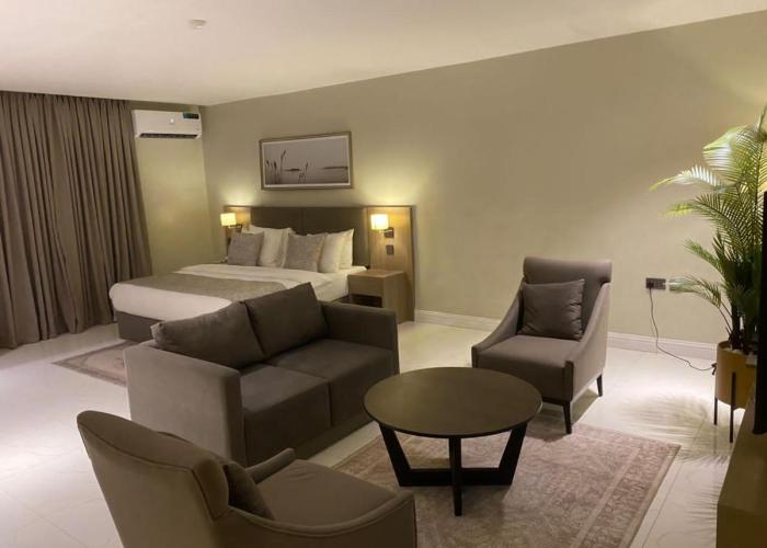 Knightsbridge Hotel & Suites