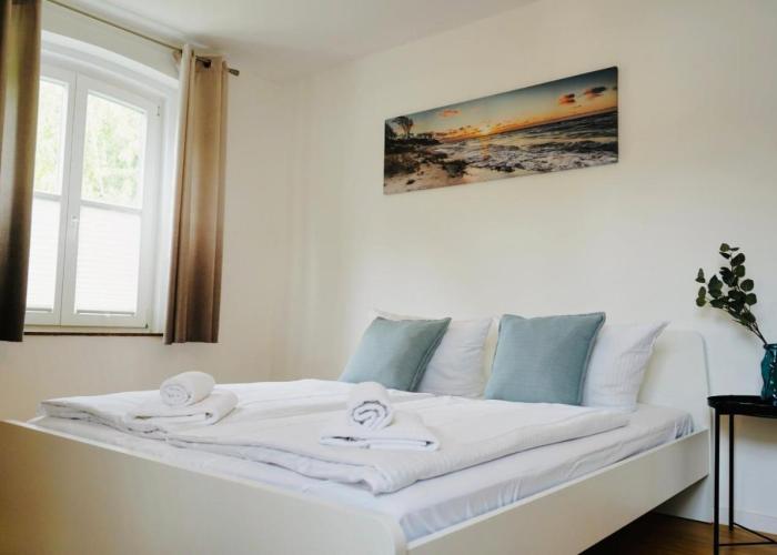 Stilvolles Apartment in stadtnähe-Parkplatz- 4 Personen- Balkon
