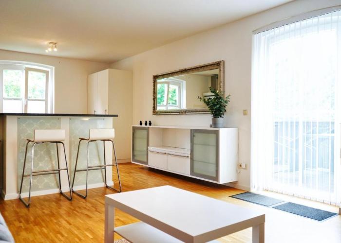 Stilvolles Apartment in stadtnähe-Parkplatz- 4 Personen- Balkon