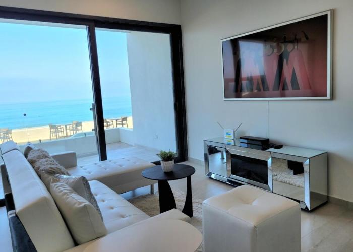 Luxury Beachfront Condo in Rosarito Pool & Jacuzzi