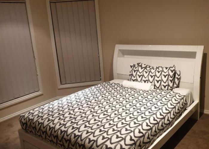 Ensuite room with Private Bath toilet CBD Airport