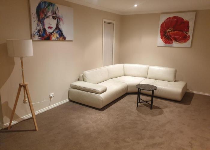 Ensuite room with Private Bath toilet CBD Airport
