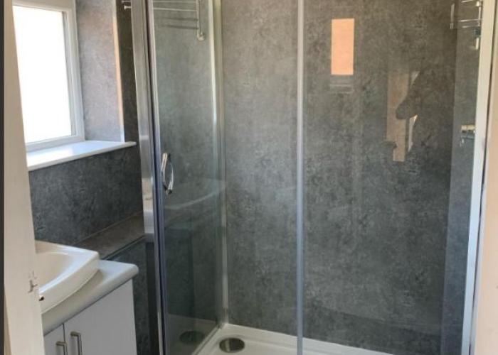 Large 2-bedroom maisonette with free parking