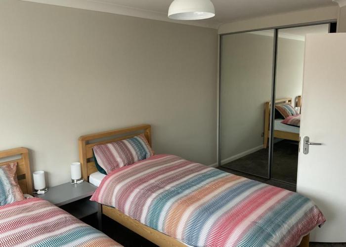 Large 2-bedroom maisonette with free parking
