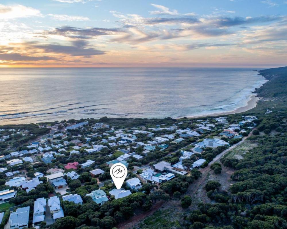 фото Surfs Up - Yallingup