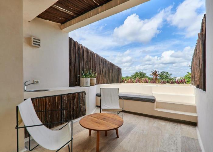 Dhalia - Private roof with pool & Beach Club Access