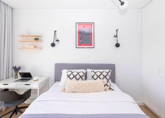 1bdr Apt w/Balcony, free Pkg