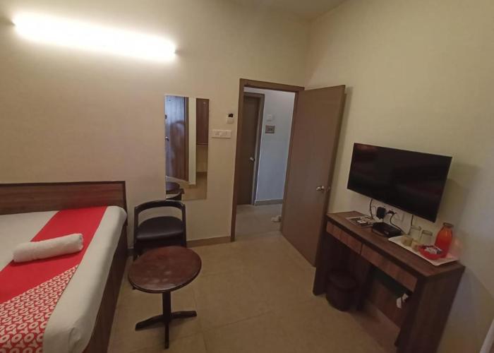 HOTEL INDIANA