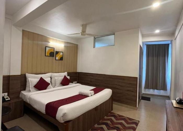 HOTEL INDIANA