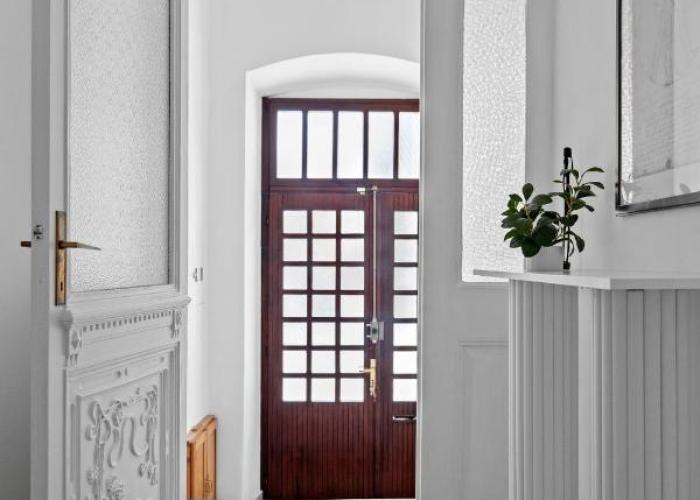 White Imperial Apartment