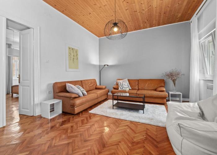 White Imperial Apartment