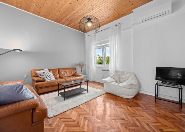 White Imperial Apartment