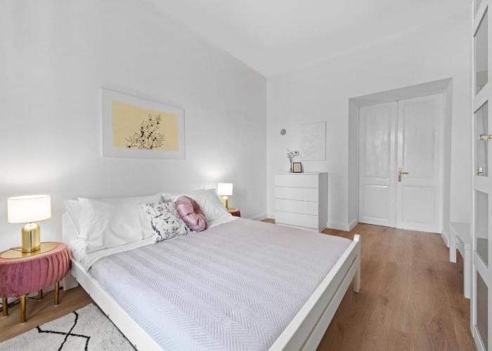 White Imperial Apartment