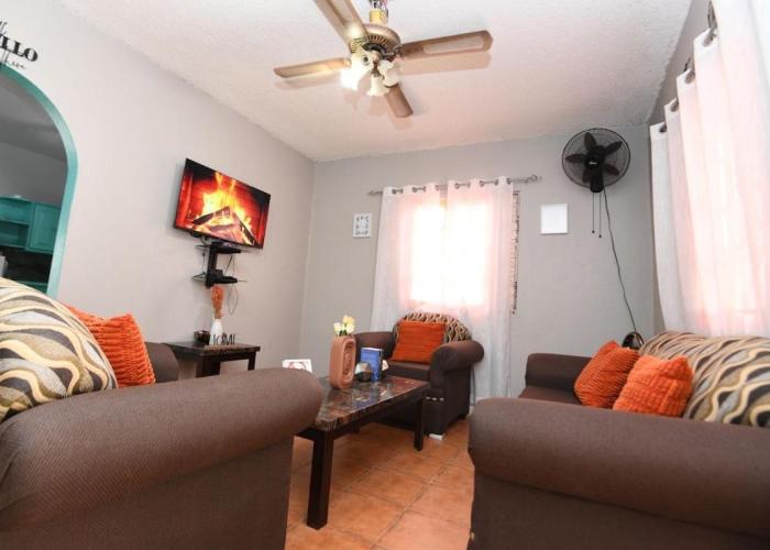 Cozy 2 bedroom Townhouse in gated community, KGN8